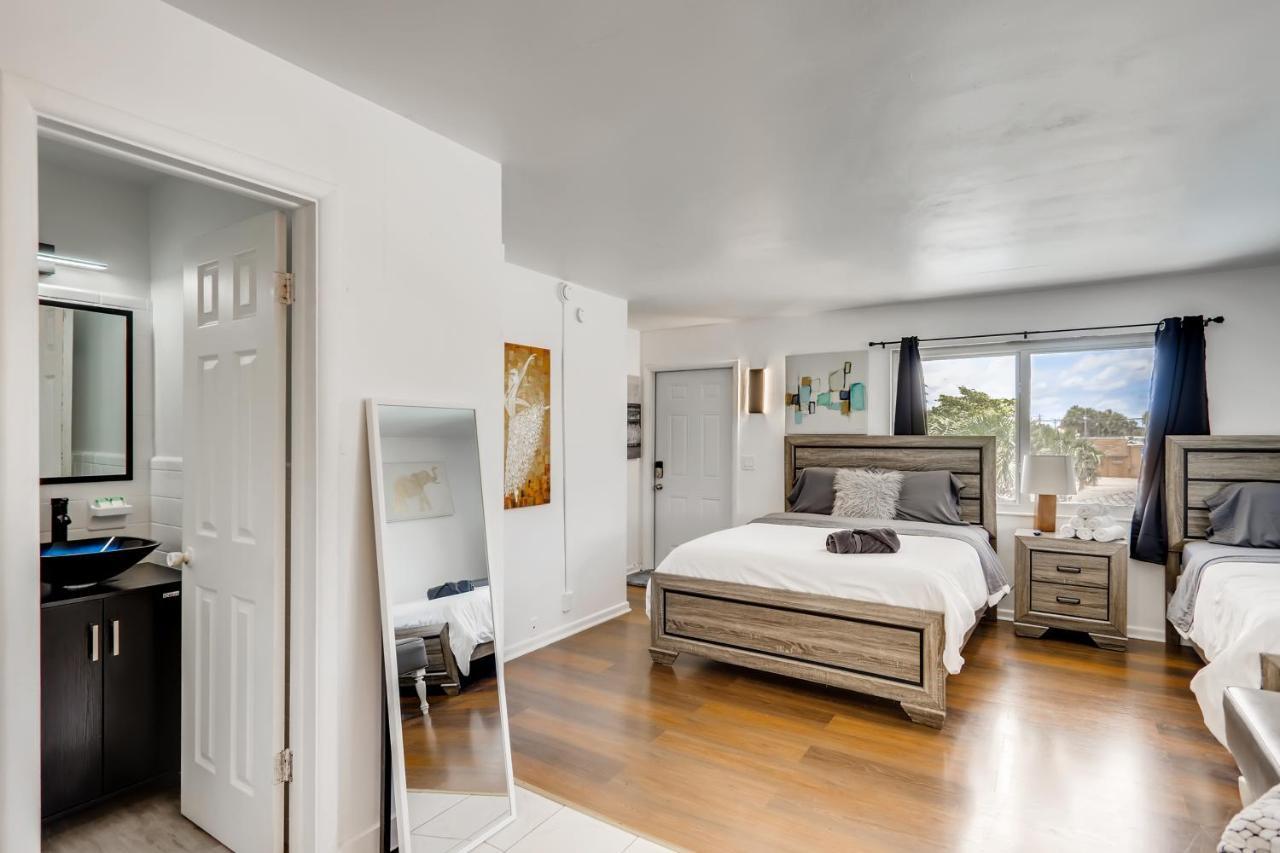 וסט פאלם ביץ' Coral Sands Huge Studio W/ 2 Queen Beds! מראה חיצוני תמונה